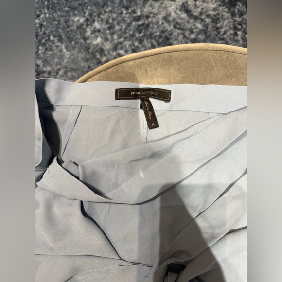 BCBGMAXAZRIA NWOT pale blue wrap skirt with tie waist size M. - Picture 4 of 6